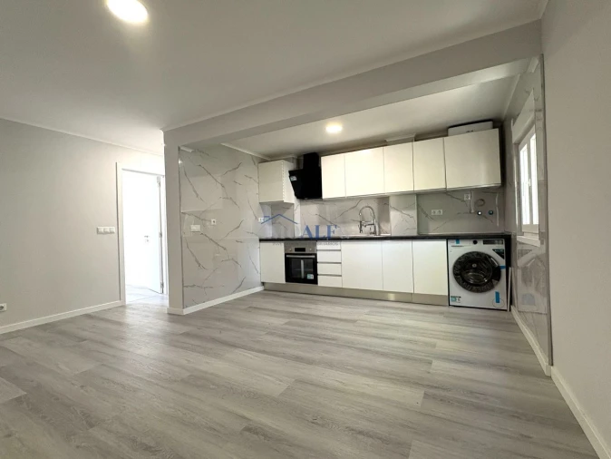 Apartamento T3 para Venda em Laranjeiro e Feijó Foto 6