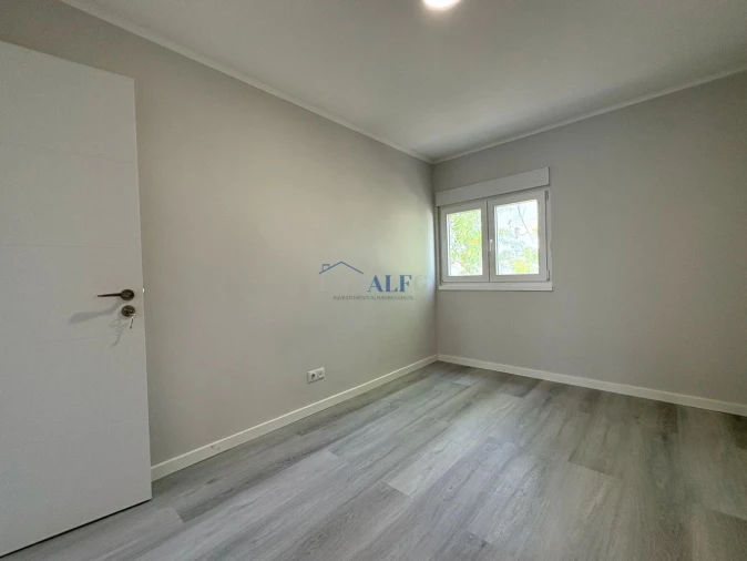 Apartamento T3 para Venda em Laranjeiro e Feijó Foto 24