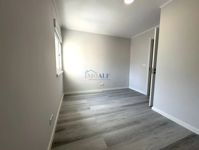 Apartamento T3 para Venda em Laranjeiro e Feijó Foto 13