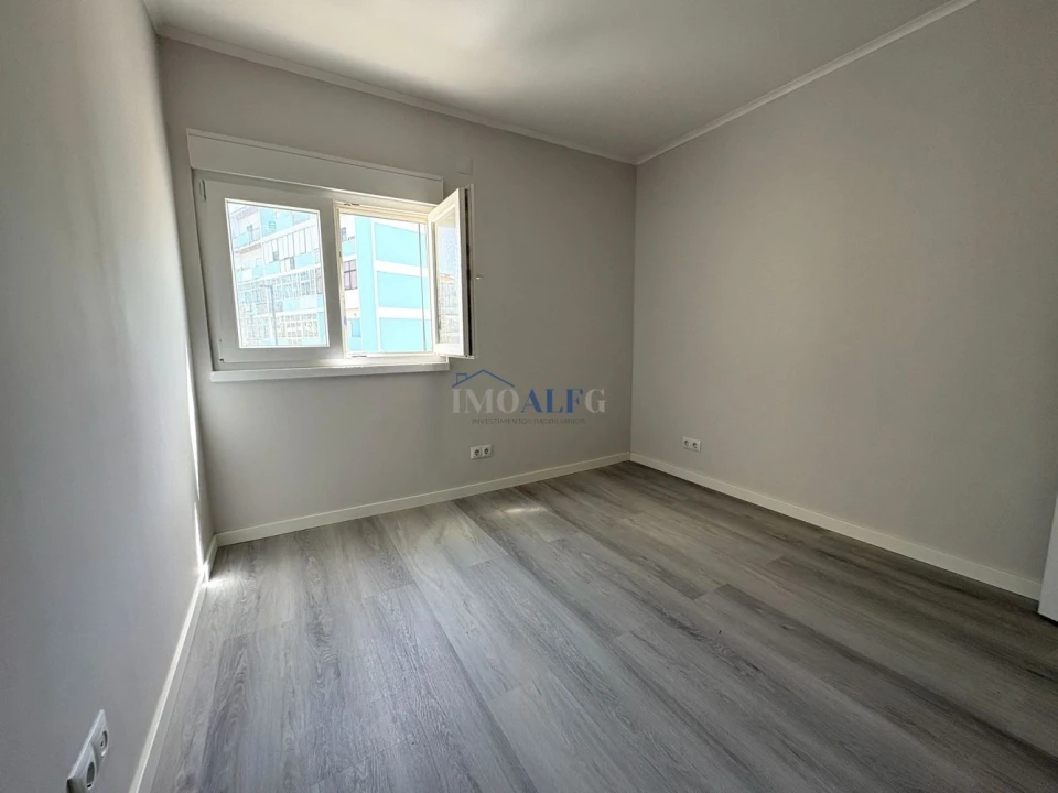 Apartamento T3 para Venda em Laranjeiro e Feijó Foto 9