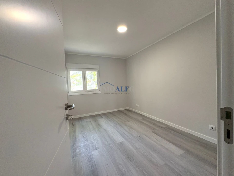 Apartamento T3 para Venda em Laranjeiro e Feijó Foto 18