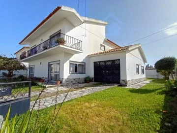 Moradia T4 para Venda em Marvila, Ribeira Santarém, São Salvador, São Nicolau