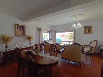 Moradia T4 para Venda em Marvila, Ribeira Santarém, São Salvador, São Nicolau