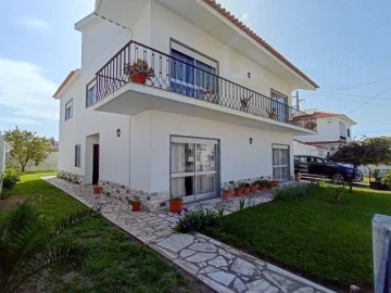 Moradia T4 para Venda em Marvila, Ribeira Santarém, São Salvador, São Nicolau