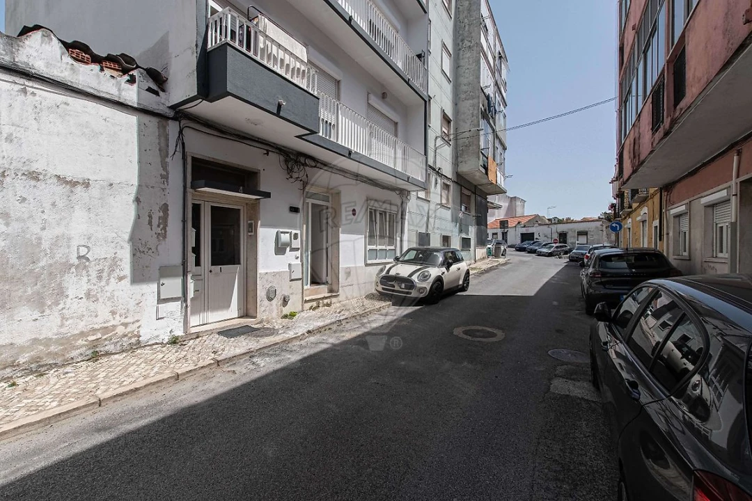 Apartamento T1 para Venda em Camarate, Unhos e Apelação Foto 19