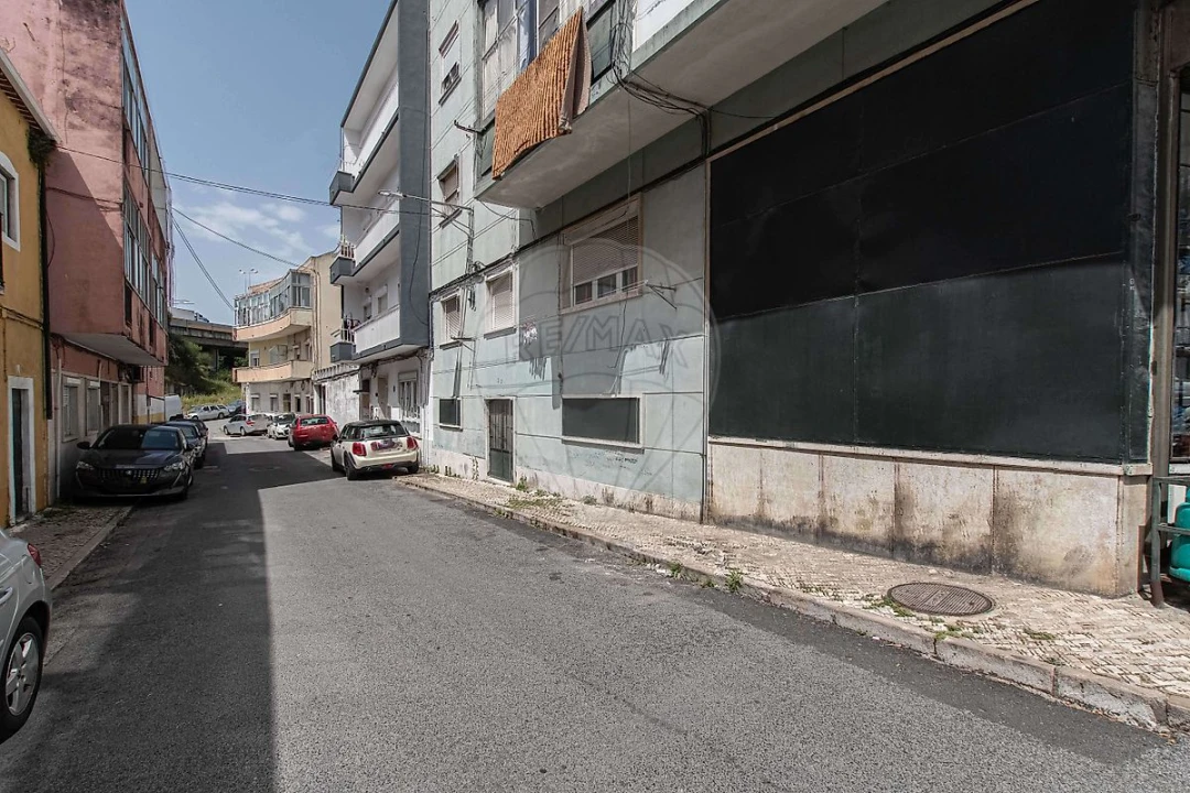 Apartamento T1 para Venda em Camarate, Unhos e Apelação Foto 18