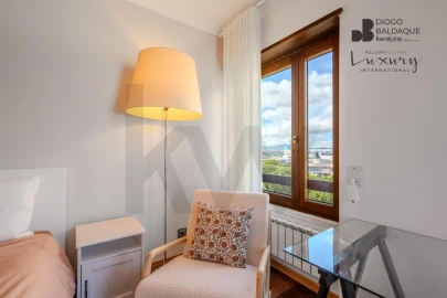 Apartamento T4 para Venda em Oeiras e São Julião da Barra, Paço de Arcos e Caxias