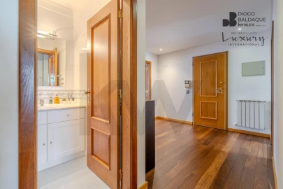 Apartamento T4 para Venda em Oeiras e São Julião da Barra, Paço de Arcos e Caxias