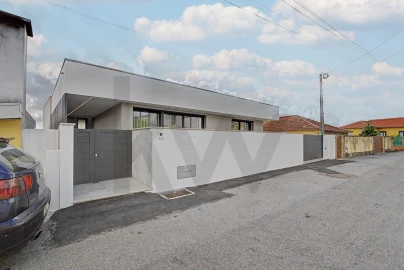 Moradia T3 para Venda em Arrifana
