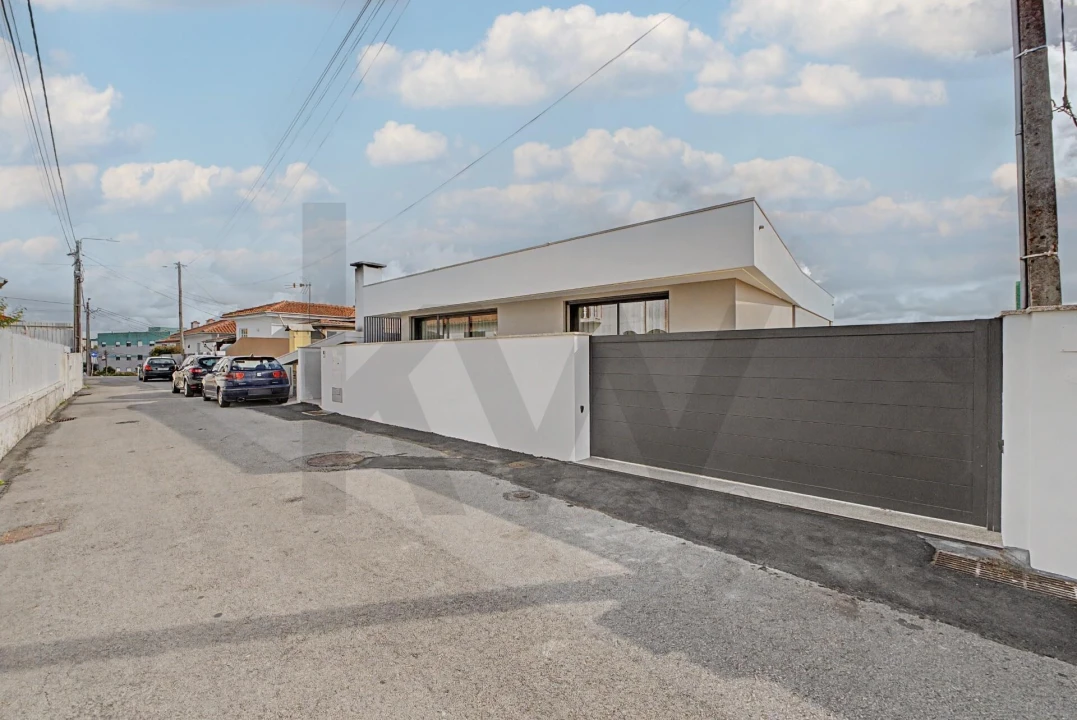 Moradia T3 para Venda em Arrifana Foto 44