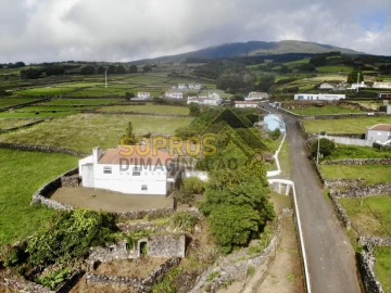 Moradia T3 para Venda em Doze Ribeiras