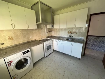 Apartamento T2 para Venda em Agualva e Mira-Sintra