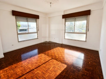 Apartamento T2 para Venda em Agualva e Mira-Sintra