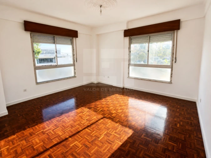 Apartamento T2 para Venda em Agualva e Mira-Sintra Foto 3