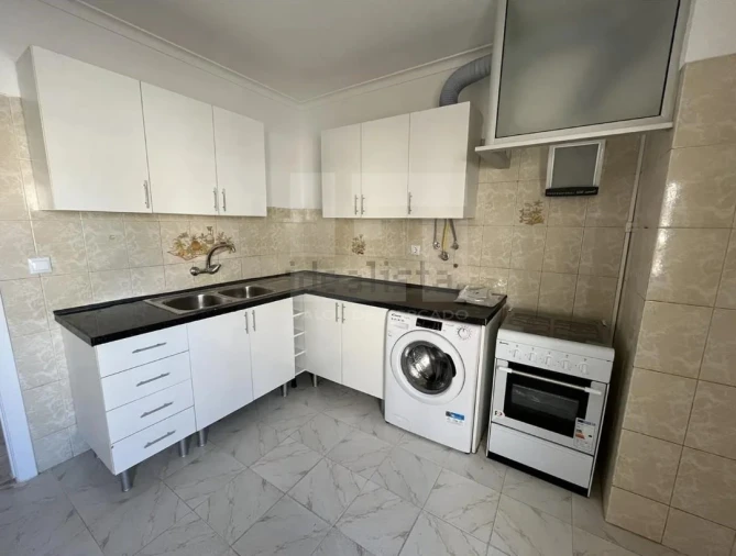 Apartamento T2 para Venda em Agualva e Mira-Sintra Foto 3