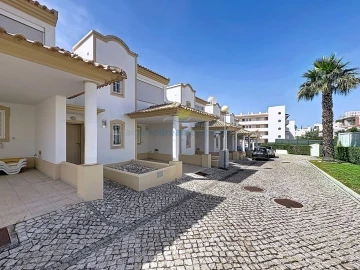 Moradia T1 para Venda em Albufeira e Olhos de Água