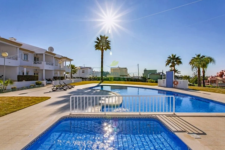 Moradia T1 para Venda em Albufeira e Olhos de Água Foto 5