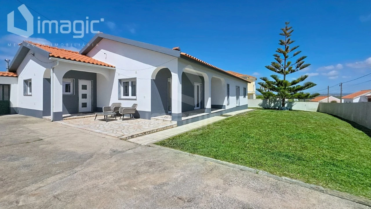Moradia T4 para Venda em São Pedro da Cadeira Foto 1