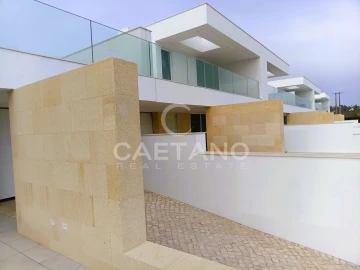 Moradia T3 para Venda em Lagos (São Sebastião e Santa Maria)