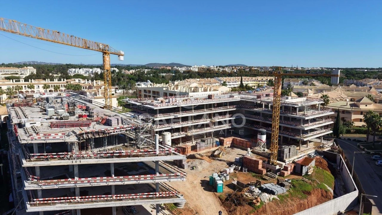 Apartamento T4 para Venda em Quarteira Foto 31