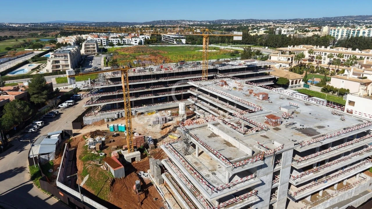 Apartamento T4 para Venda em Quarteira Foto 36
