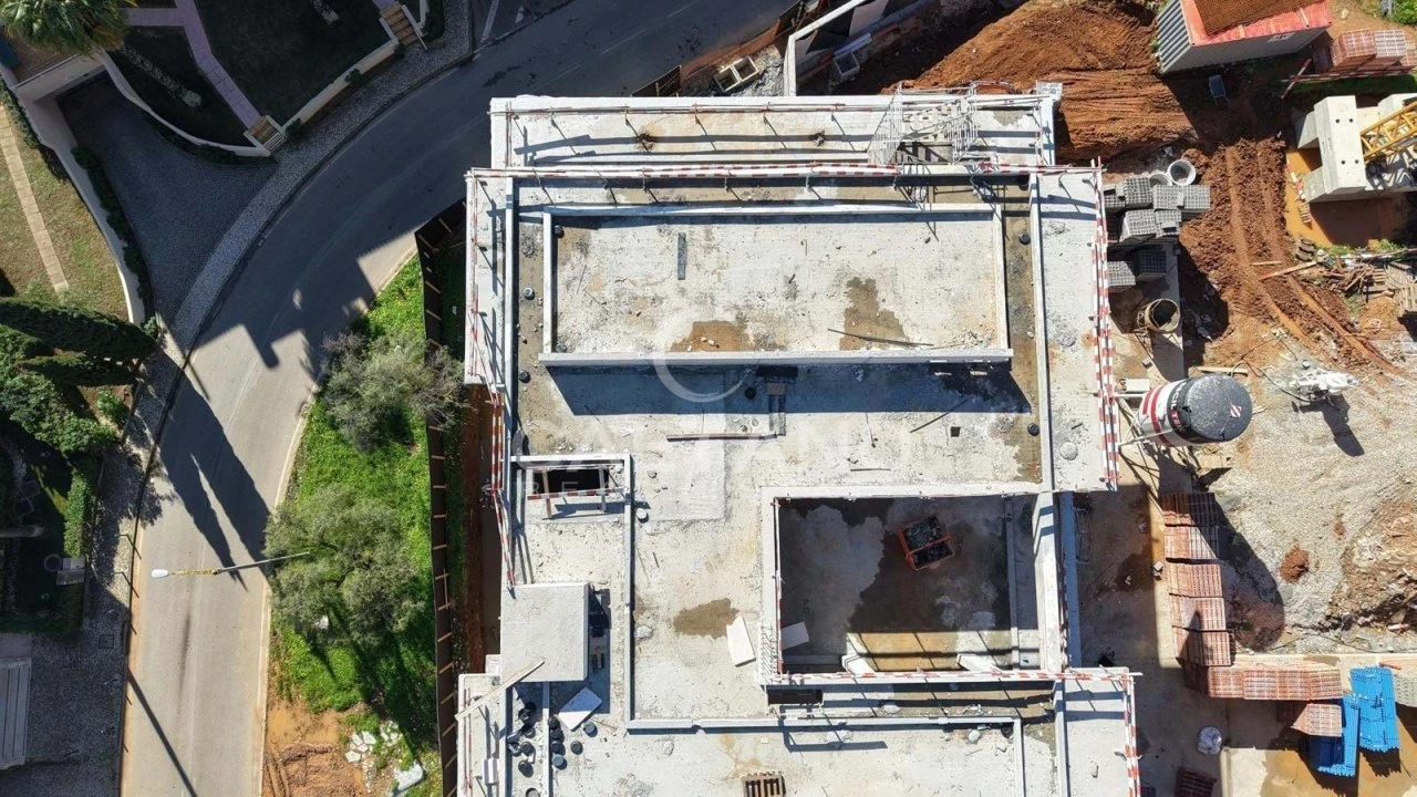 Apartamento T4 para Venda em Quarteira Foto 37