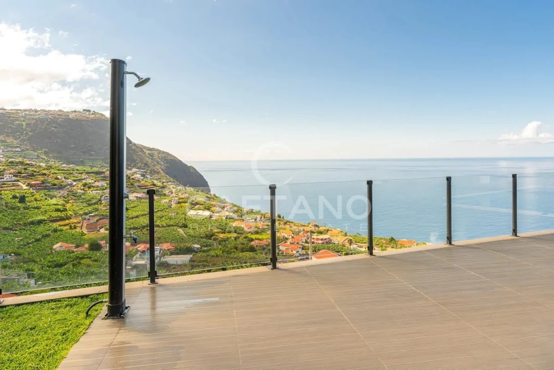Moradia T3 para Venda em Arco da Calheta Foto 23
