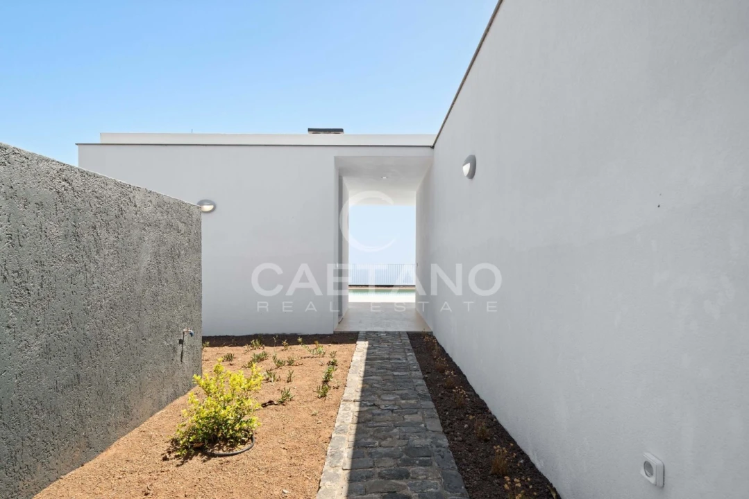 Moradia T4 para Venda em Estreito da Calheta Foto 7