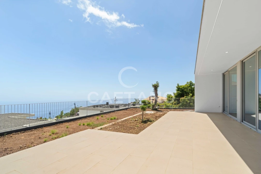 Moradia T4 para Venda em Estreito da Calheta Foto 10