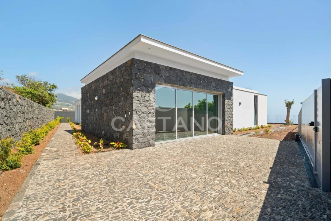 Moradia T4 para Venda em Estreito da Calheta Foto 13