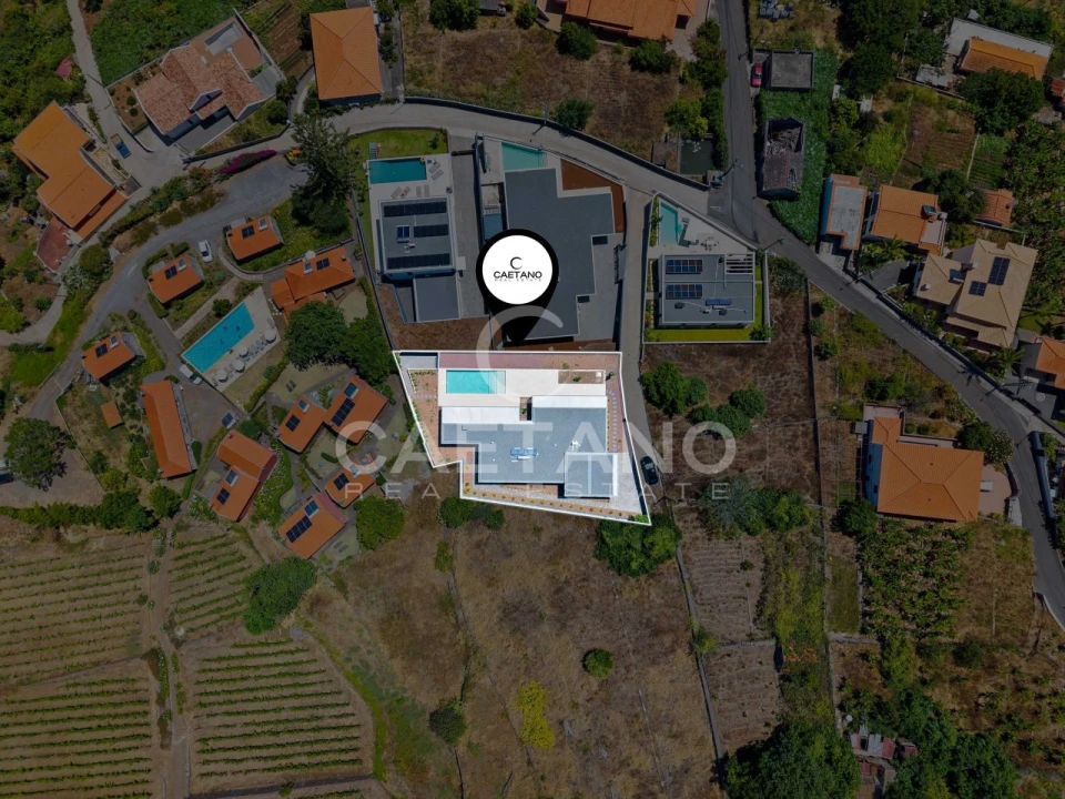 Moradia T4 para Venda em Estreito da Calheta Foto 44