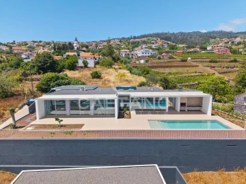 Moradia T4 para Venda em Estreito da Calheta