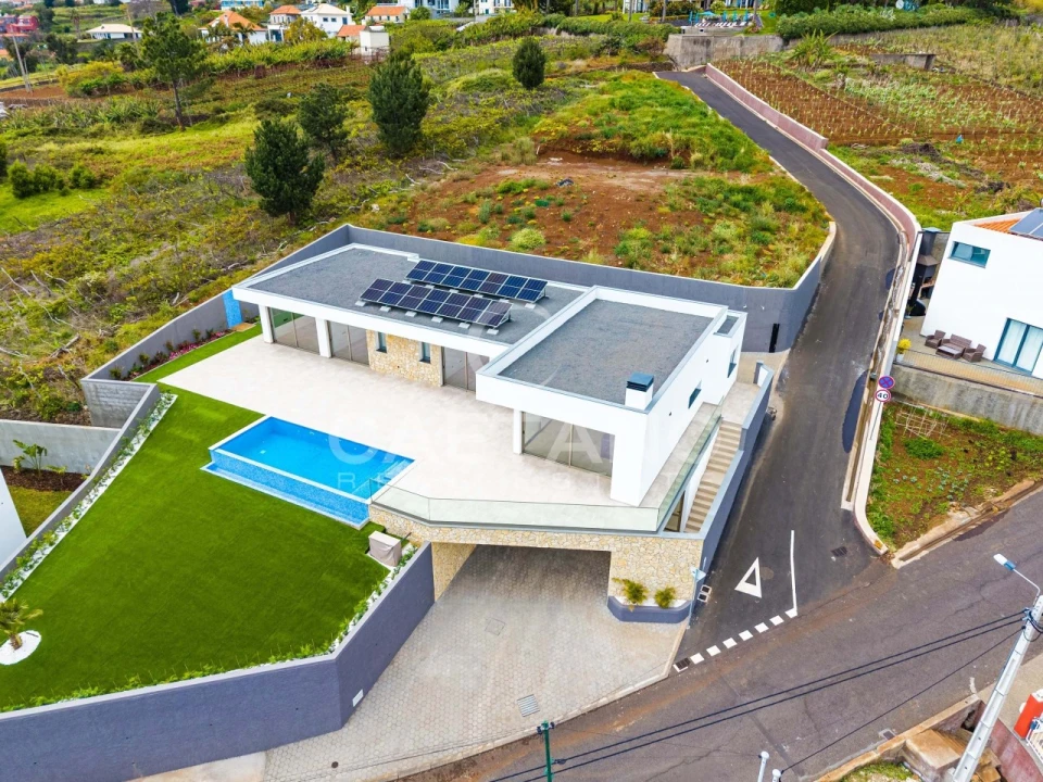 Moradia T3 para Venda em Estreito da Calheta Foto 3