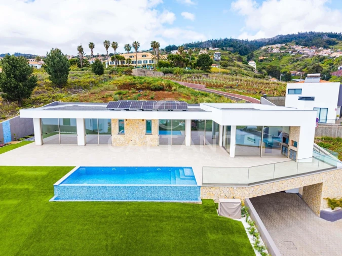 Moradia T3 para Venda em Estreito da Calheta Foto 4