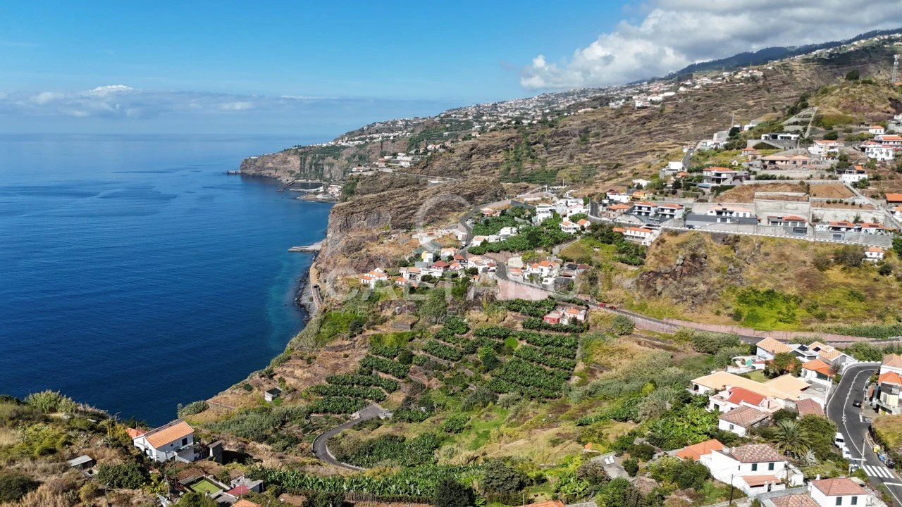 Moradia T4 para Venda em Ribeira Brava Foto 2