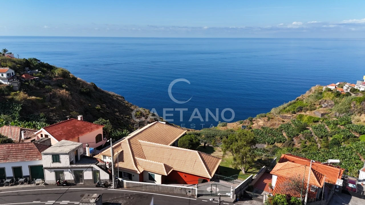 Moradia T4 para Venda em Ribeira Brava Foto 4