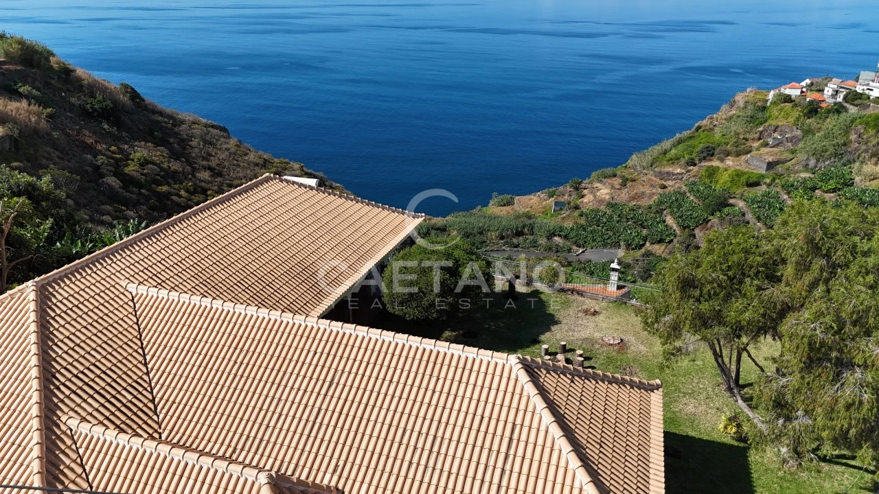 Moradia T4 para Venda em Ribeira Brava Foto 5