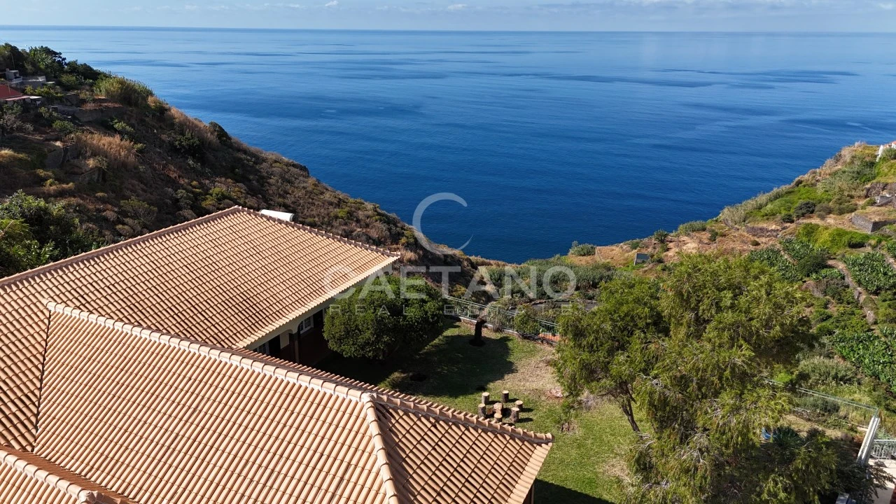 Moradia T4 para Venda em Ribeira Brava Foto 6