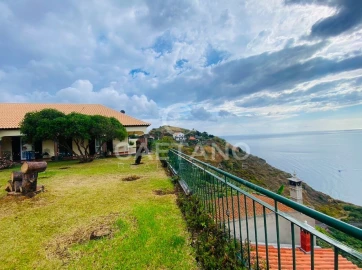 Moradia T4 para Venda em Ribeira Brava