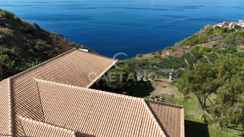 Moradia T4 para Venda em Ribeira Brava