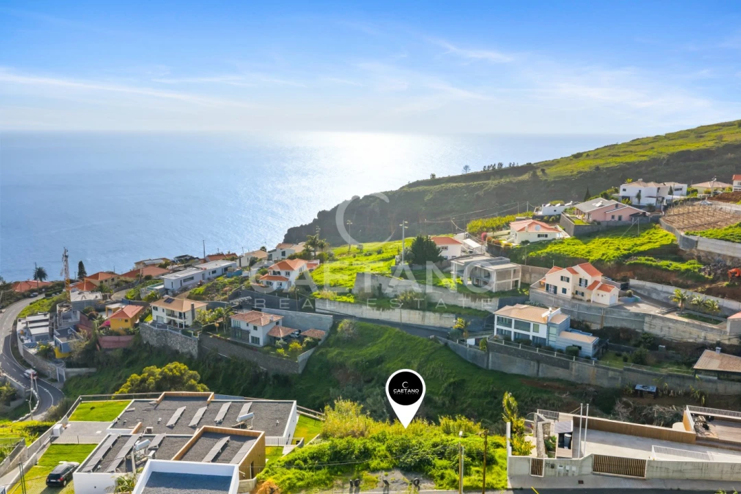 Terreno para Venda em Estreito da Calheta Foto 1