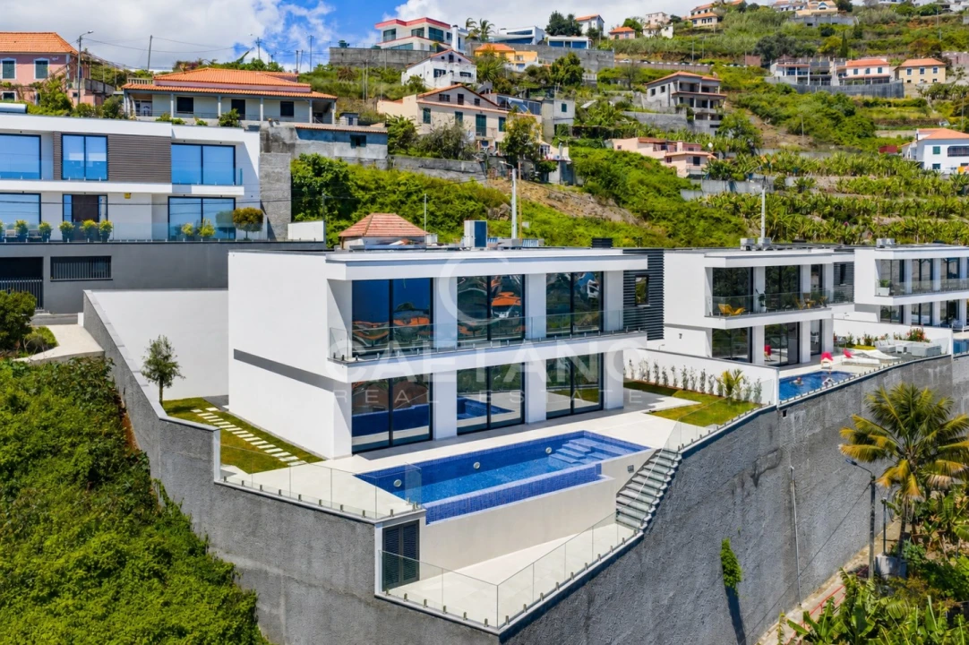 Moradia T4 para Venda em Ribeira Brava Foto 8