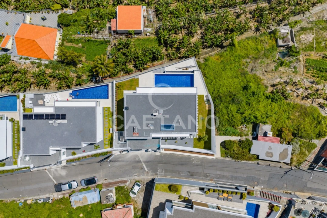 Moradia T4 para Venda em Ribeira Brava Foto 9