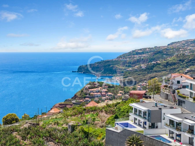Moradia T4 para Venda em Ribeira Brava Foto 3