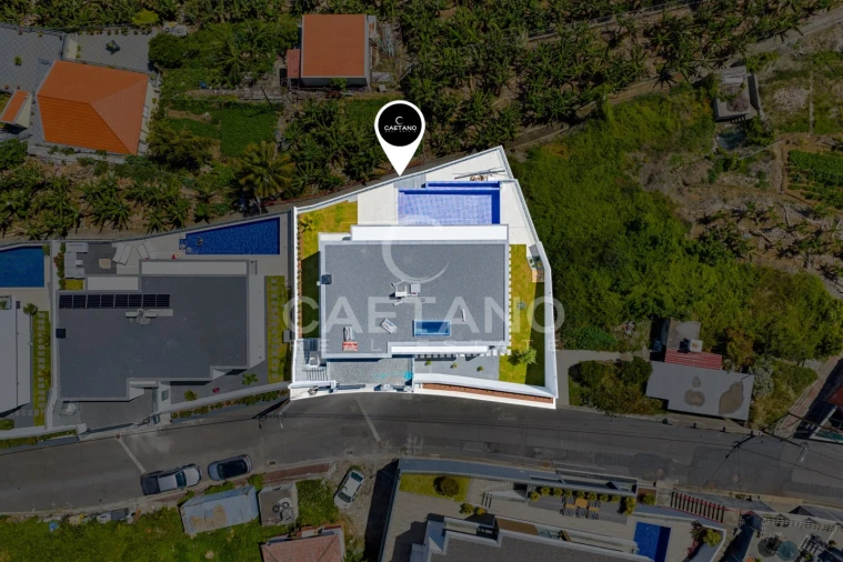Moradia T4 para Venda em Ribeira Brava Foto 18