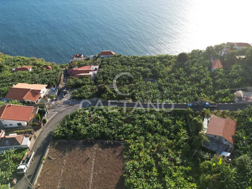 Terreno para Venda em Arco da Calheta Foto 1