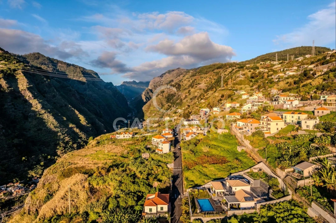 Moradia T4 para Venda em Ribeira Brava Foto 7