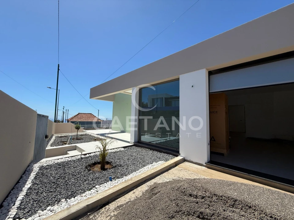 Moradia T2 para Venda em Arco da Calheta Foto 8