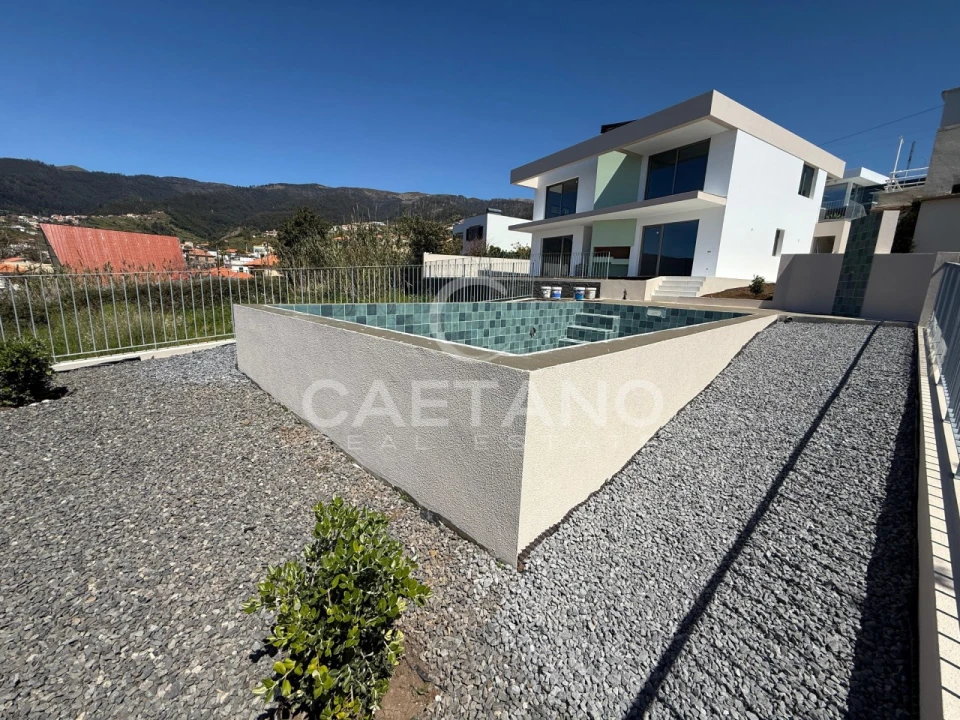Moradia T2 para Venda em Arco da Calheta Foto 13