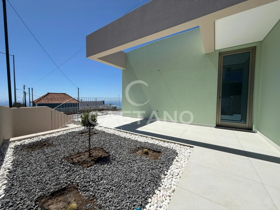 Moradia T2 para Venda em Arco da Calheta Foto 15